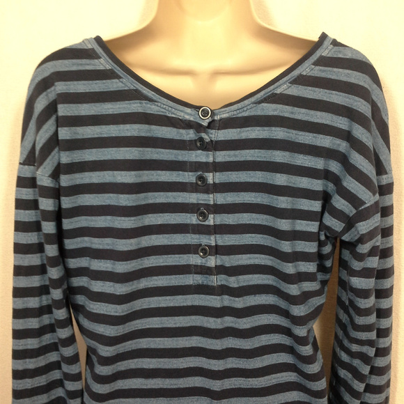 Gap top t-shirt Size S Blue stripes Back buttons - Picture 4 of 8
